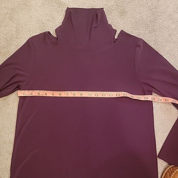 Ciara Sun Woo dk purple color cold shoulder tunic - Picture 4 of 8